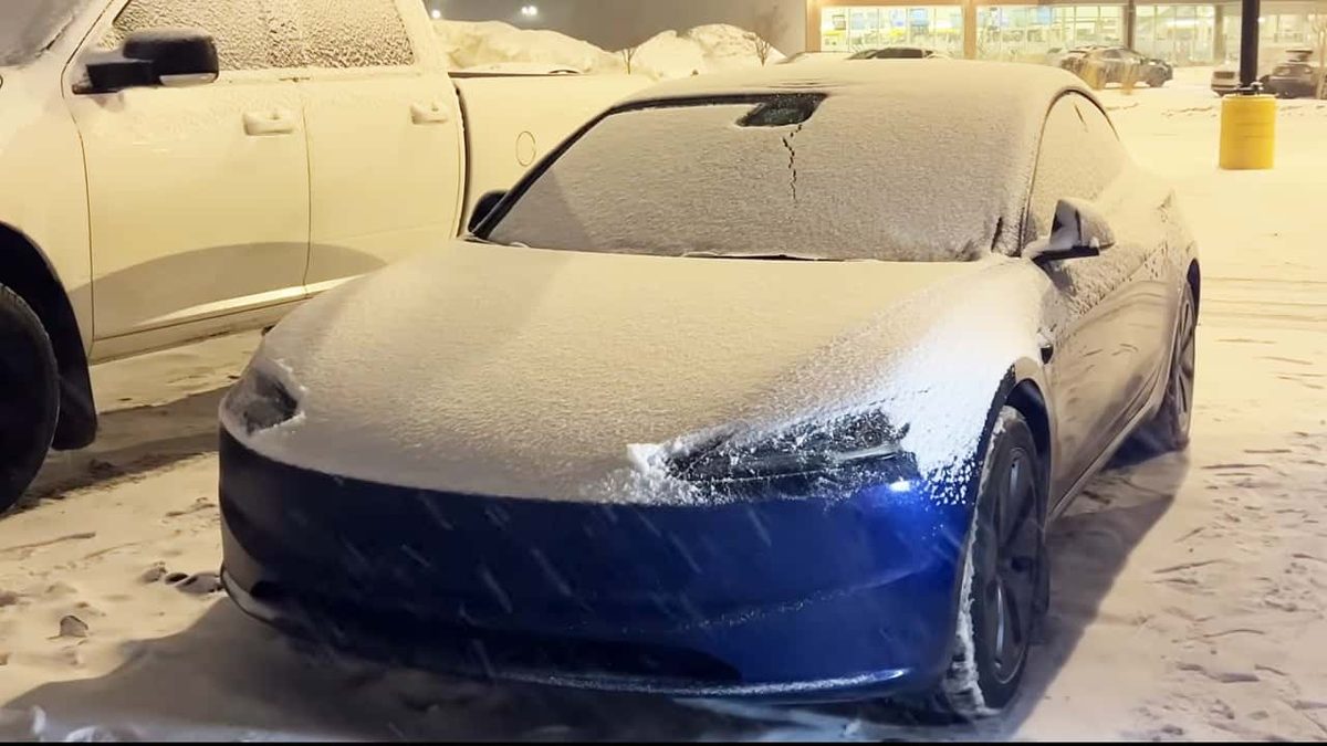 Застряли при -35°F: На сколько хватит тепла в Tesla Model 3 в лютый мороз