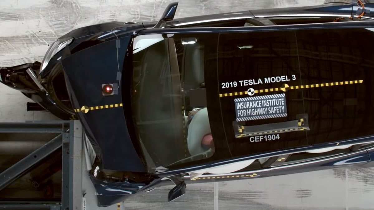 Потрясающие результаты краш-тестов Tesla Model 3: почему этот электромобиль так безопасен